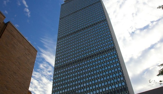 加拿大房产：温哥华房市热门，租金高